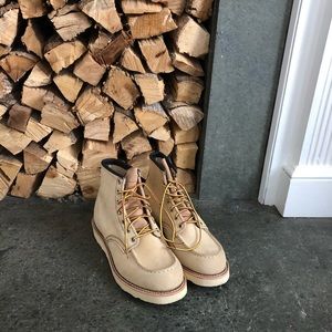 BRAND NEW 7.5 MENS redwing moc toe boot in cream